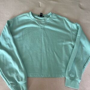 Forever 21 cropped sweater size small